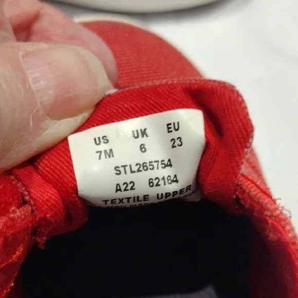 Sperry Boys Comfortable And Stylish Red Canvas Sneakers - Picture 5 of 7